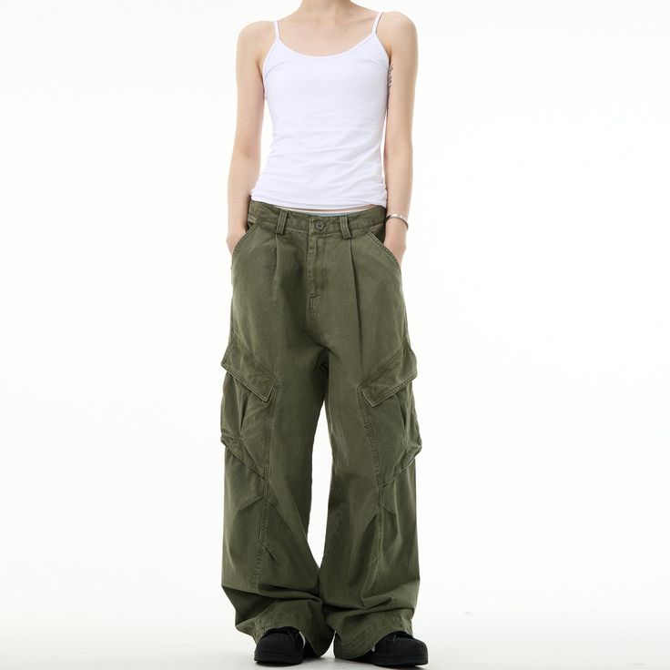 Wide-leg cargo pants