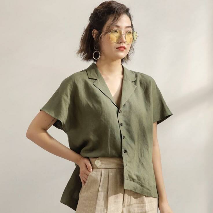 Short-sleeve blouse