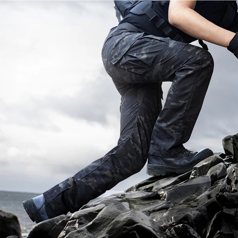 cargo pants black