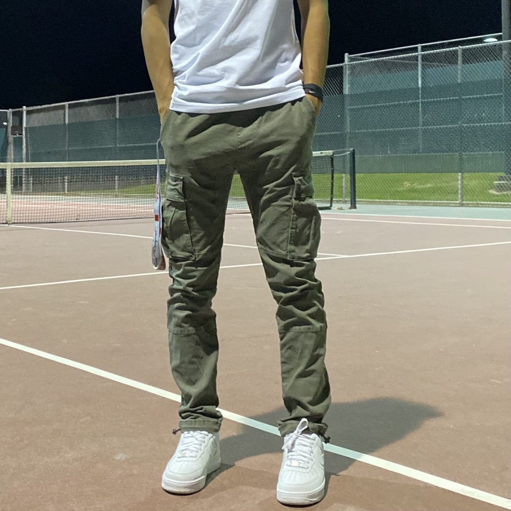 green cargo pants outfit