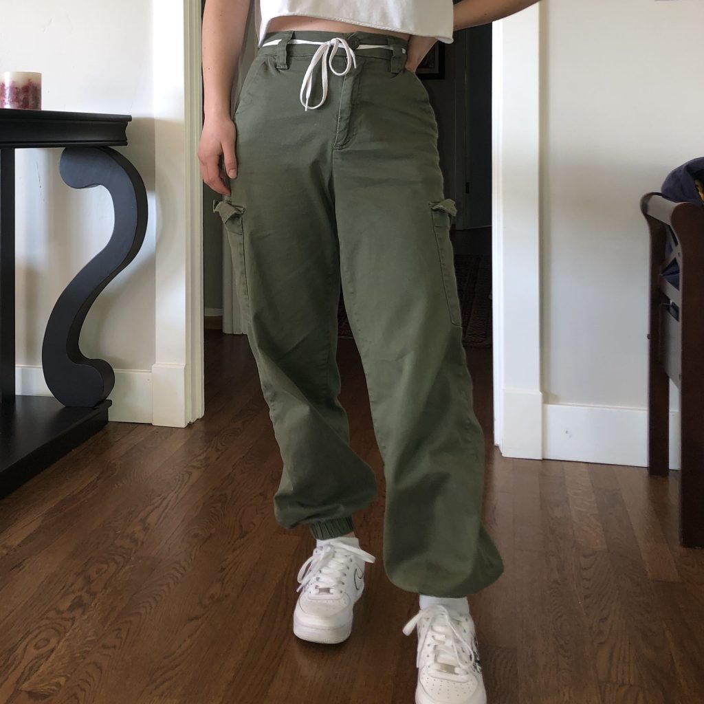 green cargo pants outfit