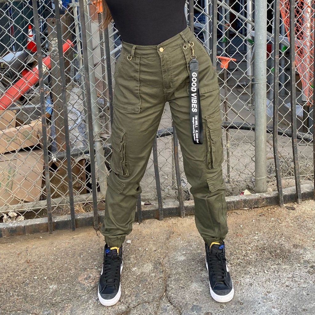 green cargo pants outfit